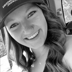 Meet your Posher, Claudia